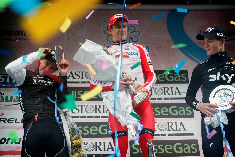 ELLEVILLE TILSTANDER: Det tok fullstendig av rundt Alexander Kristoff etter seieren i Sanremo i 2014. Telefonen kokte og ble utladet da gratulasjonene, fra blant andre Mark Cavendish og Lance Armstrong, strømmet på. Etter å ha sprutet sjampis på podiet, dro nordmannen og feiret på luksusyatch. Foto: Cor Vos alexander kristoff milano sanremo 2014 podiet fabian cancellara landevei yatch