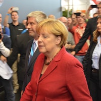 BUNDESKANZLERIN: Angela Merkel var også på Eurobike, her fanget i dype tanker om nye høyprofilshjul.