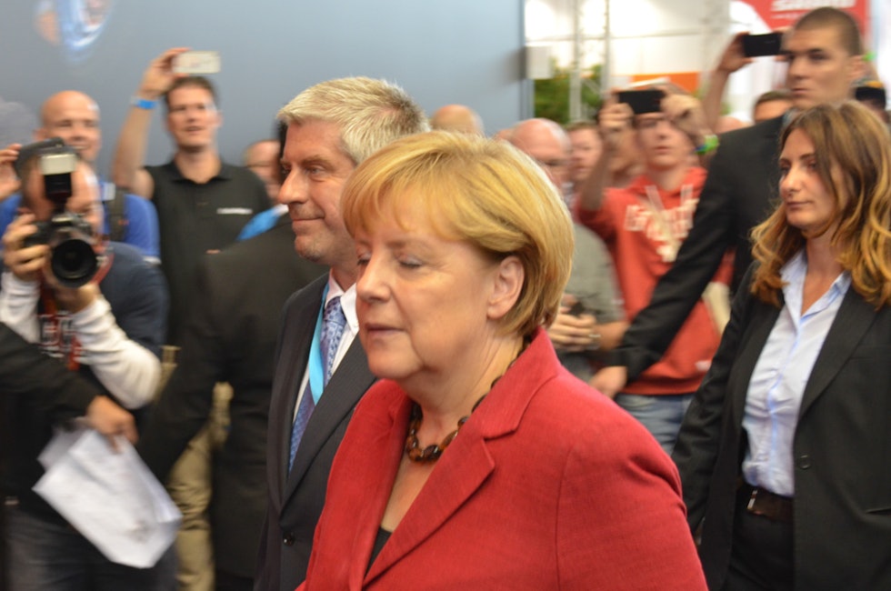 BUNDESKANZLERIN: Angela Merkel var også på Eurobike, her fanget i dype tanker om nye høyprofilshjul.