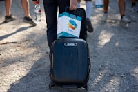 TRANSPORT: Rytterne pakket kofferten etter målgang, og føk avgårde til flyplassen i Grenada for transfer til Zaragoza.