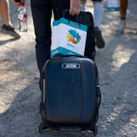 TRANSPORT: Rytterne pakket kofferten etter målgang, og føk avgårde til flyplassen i Grenada for transfer til Zaragoza.