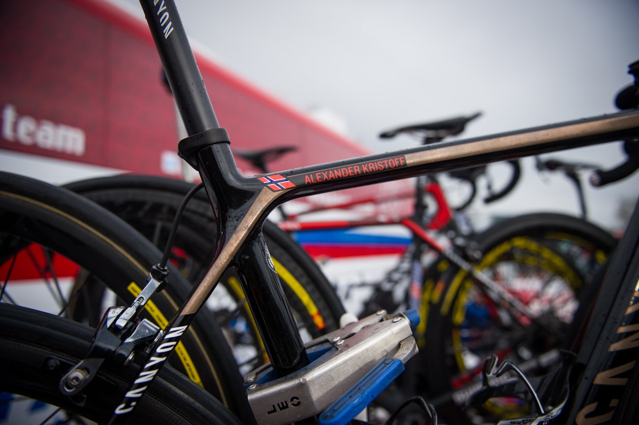 BLANKPOLERT: En av Alexander Kristoffs reservesykler er blanklakkert, i motsetning til konkurransesykkelen han ellers bruker. Canyon Ultimate CF SLX Team.  BLANKPOLERT: En av Alexander Kristoffs reservesykler er blanklakkert, i motsetning til konkurransesykkelen han ellers bruker. Canyon Ultimate CF SLX Team.