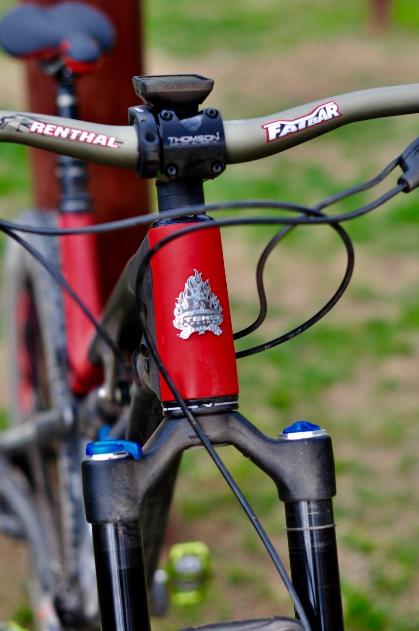 KVALITETSTEGN: En real head badge løfter en hver fin sykkel. Intense har en av de finere i bransjen.