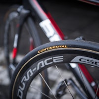 TJUKKAS: BMC kjørte Continental Competition med 25mm dekkbredde på stort sett hele laget. 