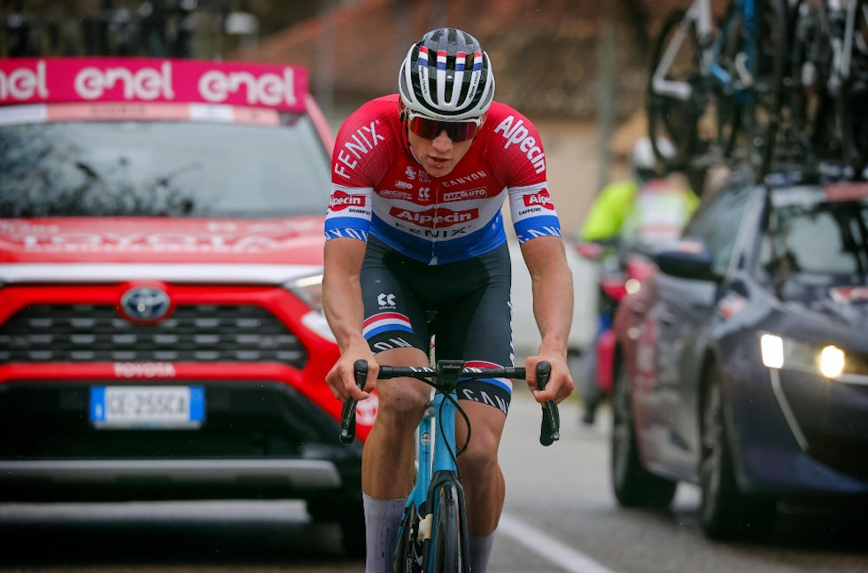 SOLO: Mathieu van der Poel gikk til alene på den tøffe etappen. Foto: Cor Vos mathieu van der poel tirreno-adriatico