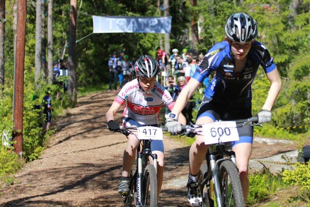 Nye vektgrenser på terrengsykler i aldersbestemte klasser skal bidra til mindre fokus på dyrt utstyr og mer fokus på ferdigheter, som her på Son Bike Days der det kjøres egne skillskonkurranser. Foto: Kent Siggerud Soon Bike Days skills - Kent Siggerud 1400x933
