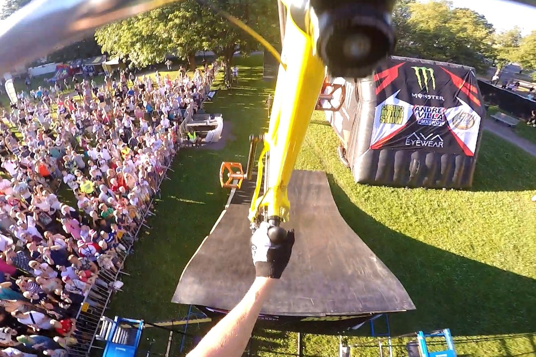 Superman seat grab i Tønsberg. Foto: Adrian Tell AT screen - superman seat grab i Tønsberg AVFMX 1400x933