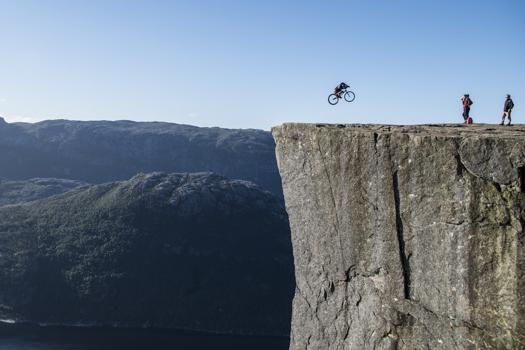 Veien til Prekestolen var nesten 4 kilometer lang. Men å bli førstemann til å sykle opp til platået var vel verd slitet mener Eirik Ulltang. Foto: Tone Harboe Ulltang Prekestolen FOTO Tone Harboe 1400x933