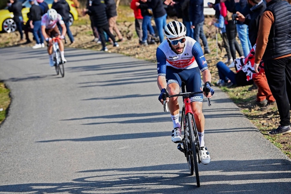 HOLDT LENGST: Julian Bernard viste seg som den sterkeste klatreren i bruddet og holdt lengst ut, men måtte til slutt gi tapt for feltet. Foto: Cor Vos julien bernard trek-segafredo paris-nice