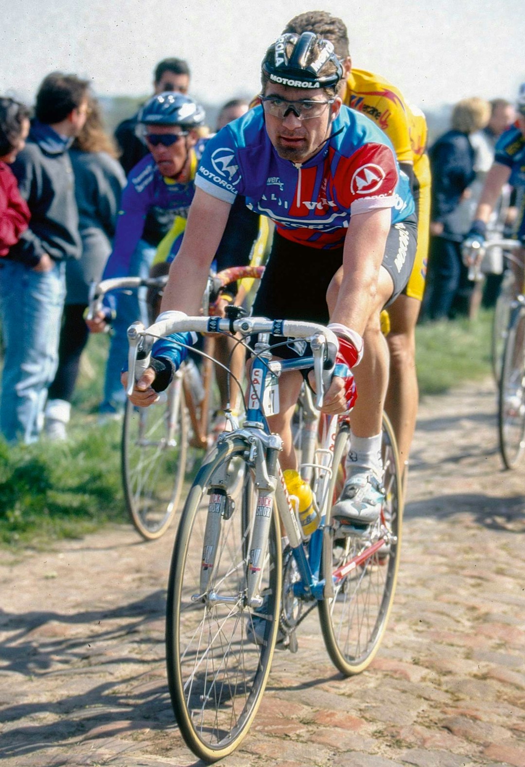 OUTSIDER: Bjørn Stenersen var sjanseløs mot konkurrentene i ritt, tross talentet. Stenersen ville ikke ta doping selv. Her fra 95-utgaven av Paris-Roubaix med dempegaffel.  Foto: Cor Vos.