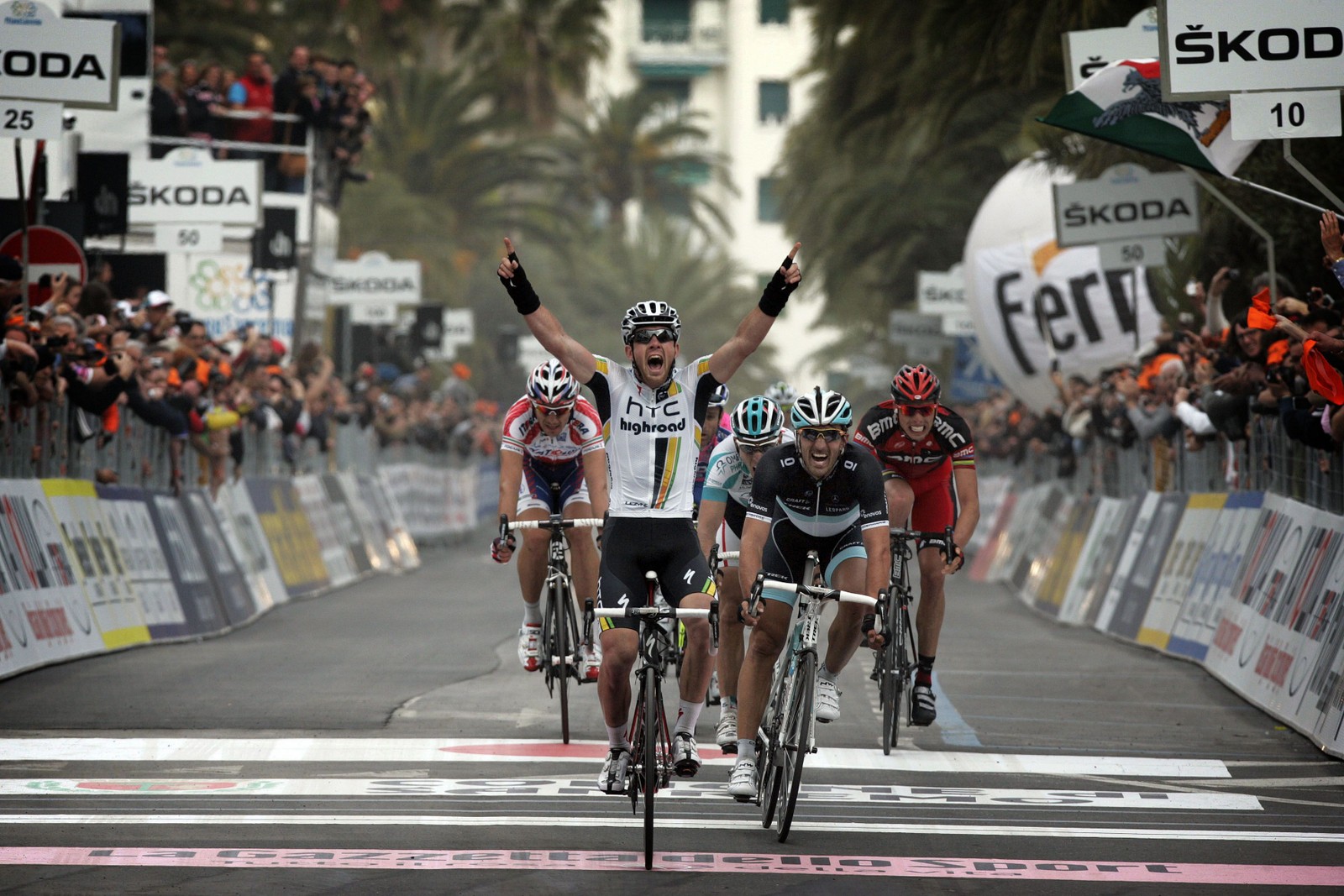 SISTE SJANSE!: "La Primavera" er årets mest glamorøse ritt. Det kan bli lenge til neste gang spurterne får muligheten. Foto: Cor Vos. 