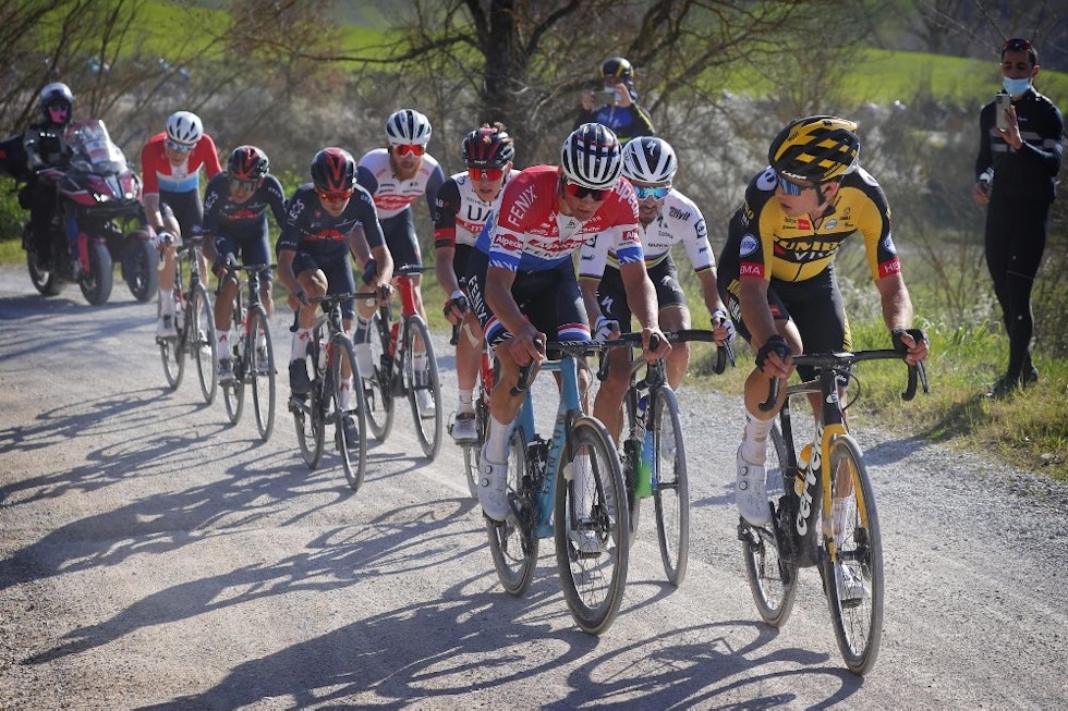 SYV AV ÅTTE TIL START: Sammenlagtryttere og klassikerstjerner om en annen. Van Aert, Van der Poel, Alaphilippe, Bernal og Pogacar er alle til start i Tirreno-Adriatico. Det er også Quinn Simmons (Trek-Segafredo) og Kevin Geniets (Groupama-FDJ). Foto: Cor Vos tirreno adriatico strade bianche wout van aert julian alaphilippe mathieu van der poel egan bernal tadej pogacar