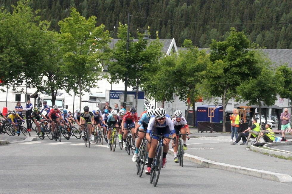 ALENE PÅ SLUTTEN: Seniorkvinnene vil kjøre alene på åpningstempoen og søndagens gateritt. Foto: Ingeborg Scheve. tourtefjells