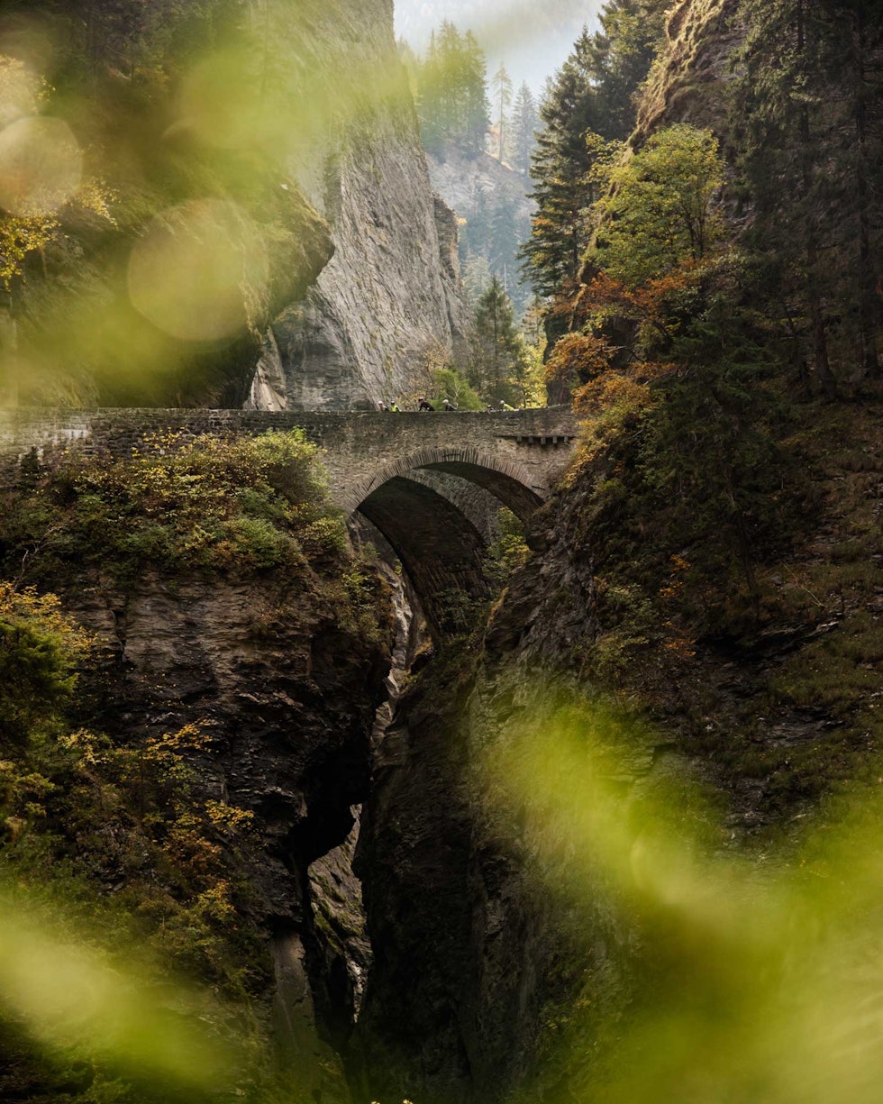 Verdens flotteste: De gamle bruene over Viamala brukes i dag stort sett av turister. Hovedveien går i tunnel inne i fjellet. Foto: Henrik Alpers.