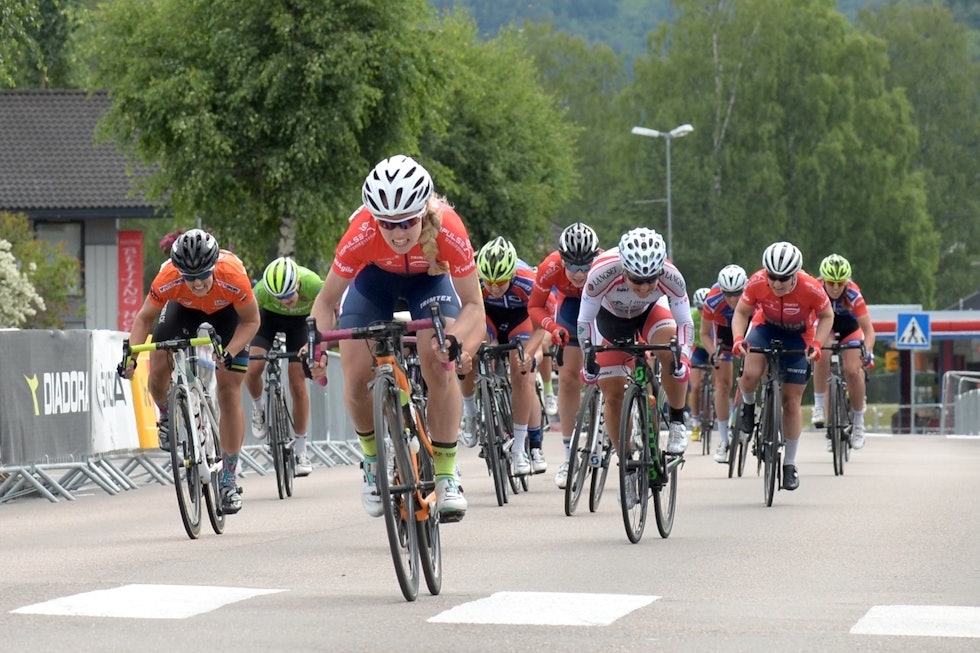 SPURTSTERK: Stine Borgli vant finaleetappen i Tour de Hallingdal. Foto: Kent Murdoch SPURTSTERK: Stine Borgli vant finaleetappen i Tour de Hallingdal. Foto: Kent Murdoch