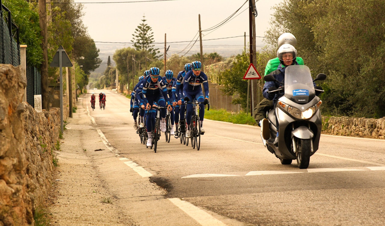REKKEVIS: Det er streng disiplin når Jokerlaget skal filmes. REKKEVIS: Det er streng disiplin når Jokerlaget skal filmes.