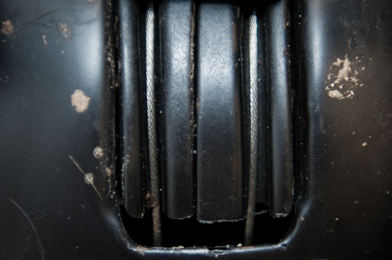 TODELT: Hva i alle dager skjuler de stramme linjene? TODELT: Hva i alle dager skjuler de stramme linjene?