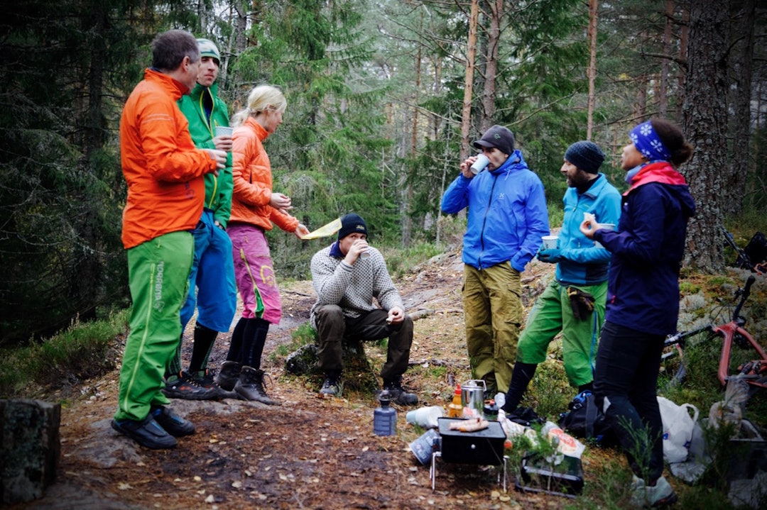 Ingen NOTS-dugnad uten kaffe og pølser. Foto: Bjørn Enoksen kaffe - dugnad Pioneren 22 okt 2016- Bjørn Enoksen 1400x933