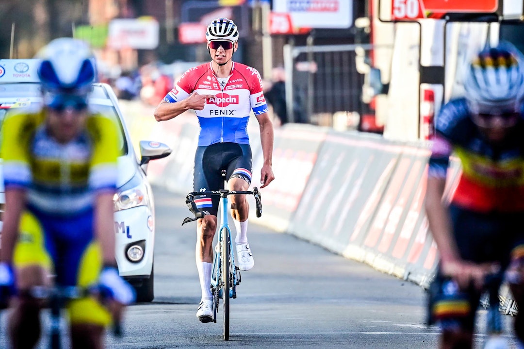 UKJENT ÅRSAK: Det er ikke klart hvorfor styret knakk, men Van der Poel var ikke involvert i velt eller uhell underveis. Foto: Cor Vos. mathieu-van-der-poel-knakk-styret-2