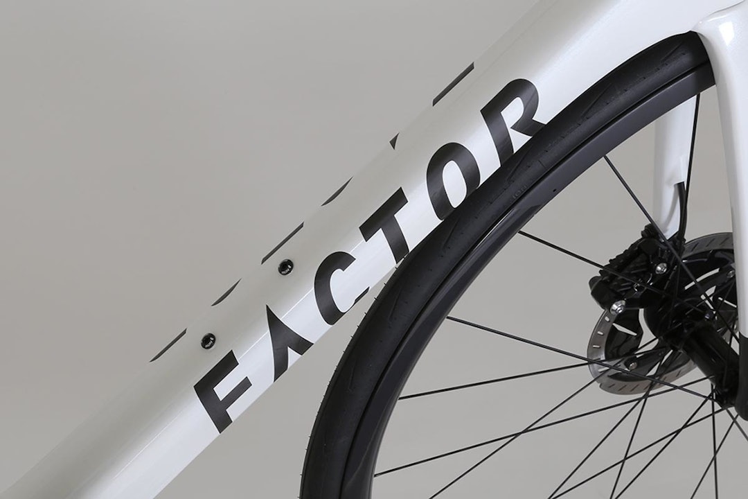 Factor-02-2020-road-bike-pearl-white-miami-blue-6 Factor-02-2020-road-bike-pearl-white-miami-blue-6