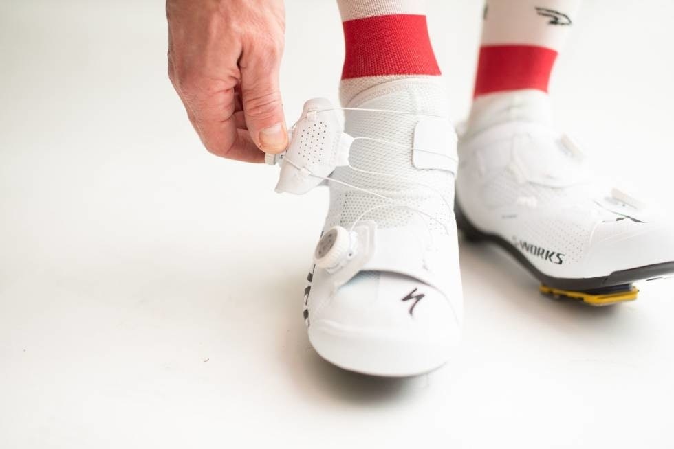 TETTSITTENDE: Specialized Ares består av flere overlappende lag. Det gir en svært tett og behagelig passform, men det er dyrt. Foto: Henrik Alpers. ares
