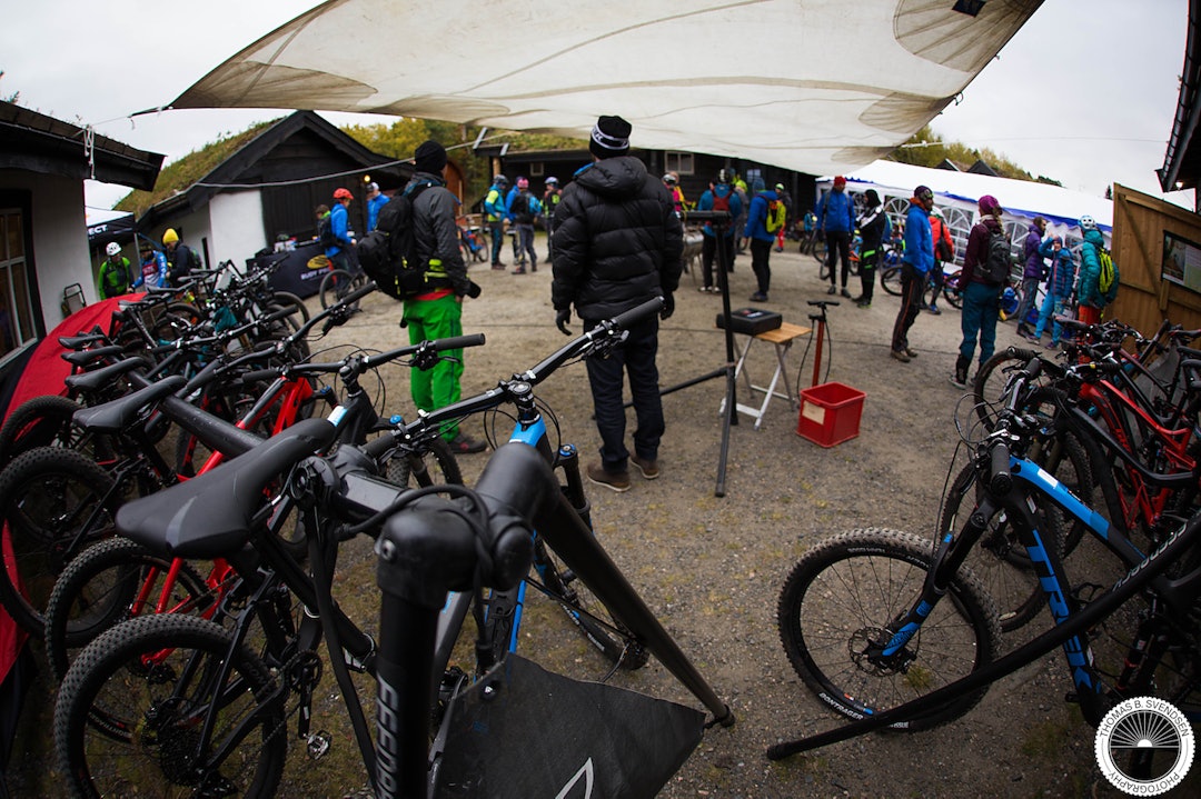 Trek viste fram demosykler fra 2017-kolleksjonen. Foto: Thomas B Svendsen 8 Mr Trek Knut Lønnqvist var selfølgelig til stede for å sørge for riktig demperoppsett