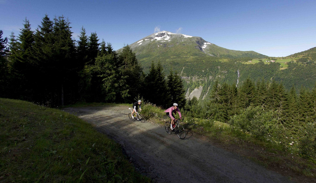 GIRA? Lyst å sykle i omgivelser som dette? Hva med å bli med på Strynefestivalen? Foto: Kristoffer Kippernes GIRA? Lyst å sykle i omgivelser som dette? Hva med å bli med på Strynefestivalen? Foto: Kristoffer Kippernes