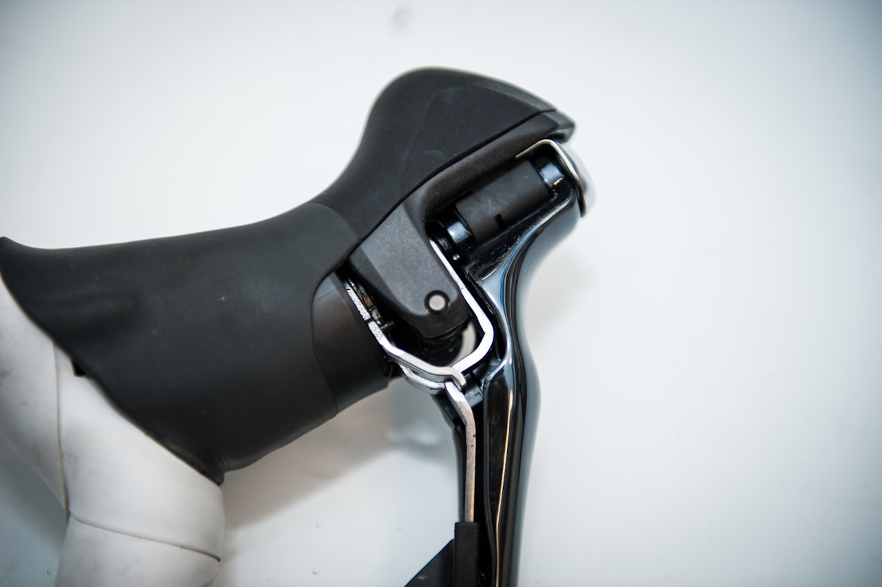 PÅ INNSIDEN: Denne ukens mandagsmakro viste en Dura-Ace 9000 venstre girhendel, sett fra innsiden. PÅ INNSIDEN: Denne ukens mandagsmakro viste en Dura-Ace 9000 venstre girhendel, sett fra innsiden.