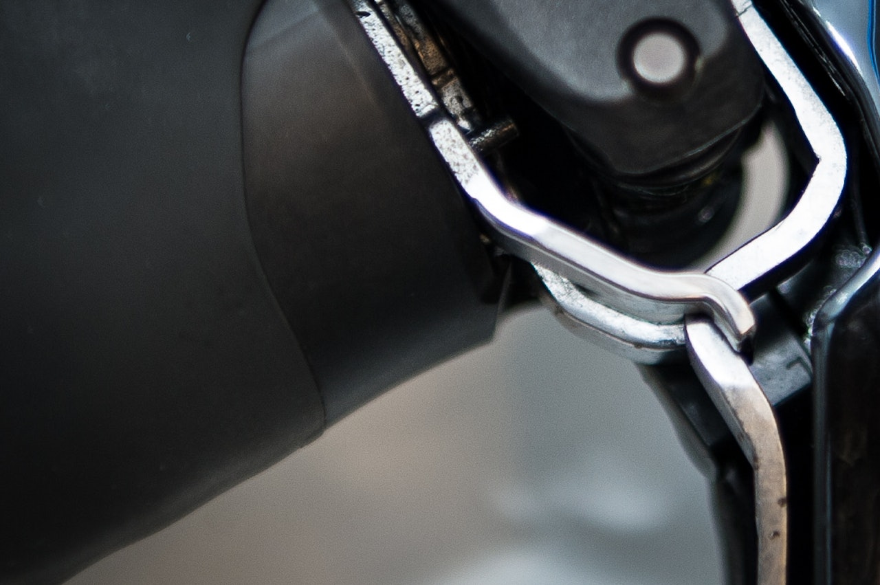 KIRURGENS BESTE VENN?: Kanskje er dette en gjenstand som brukes til å lappe sammen en syklist med asfalteksem. KIRURGENS BESTE VENN?: Kanskje er dette en gjenstand som brukes til å lappe sammen en syklist med asfalteksem.