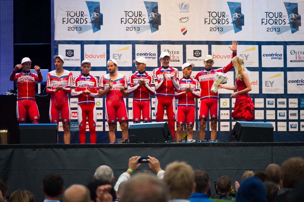 GJENGANGERE: Team Katusha har vært på pallen mer enn én gang denne helgen. I kveld tok de sin tredje etappeseier i Tour des Fjords. Foto: Henrik Alpers. GJENGANGERE: Team Katusha har vært på pallen mer enn én gang denne helgen. I kveld tok de sin tredje etappeseier i Tour des Fjords. Foto: Henrik Alpers.