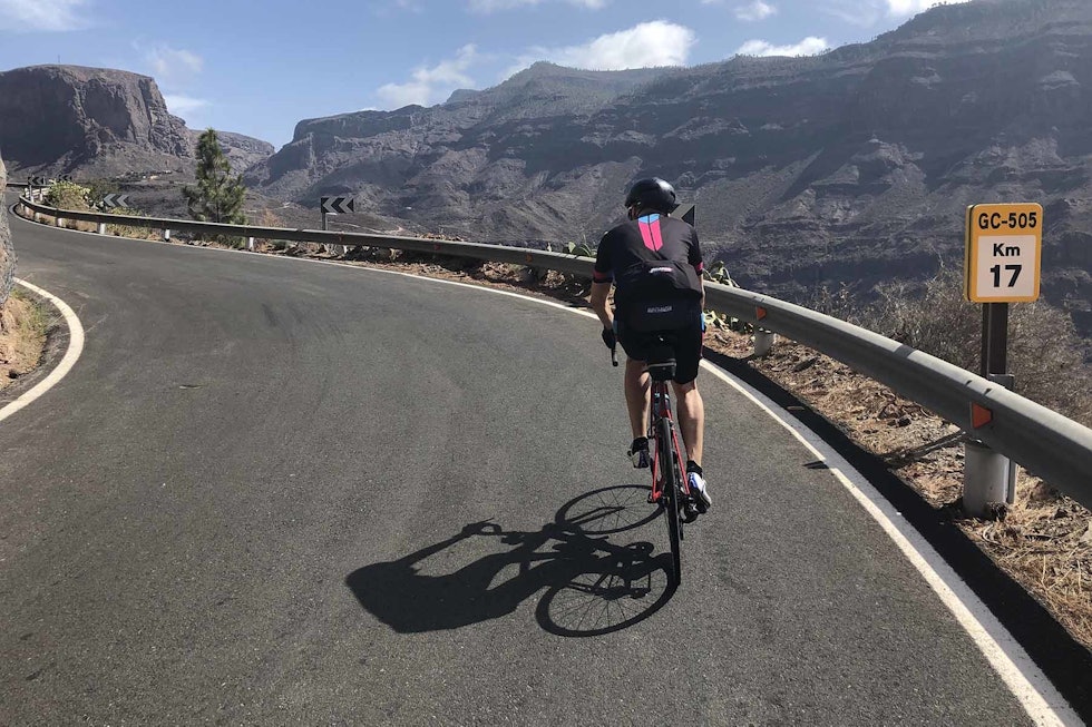 FULL STOPP: Sturla Almberg og reisefølget fikk avbrutt treningssamlingen da coronaviruset for alvor satte sitt preg på Gran Canaria. Foto: Privat. sykling-gran-canaria-corona-1