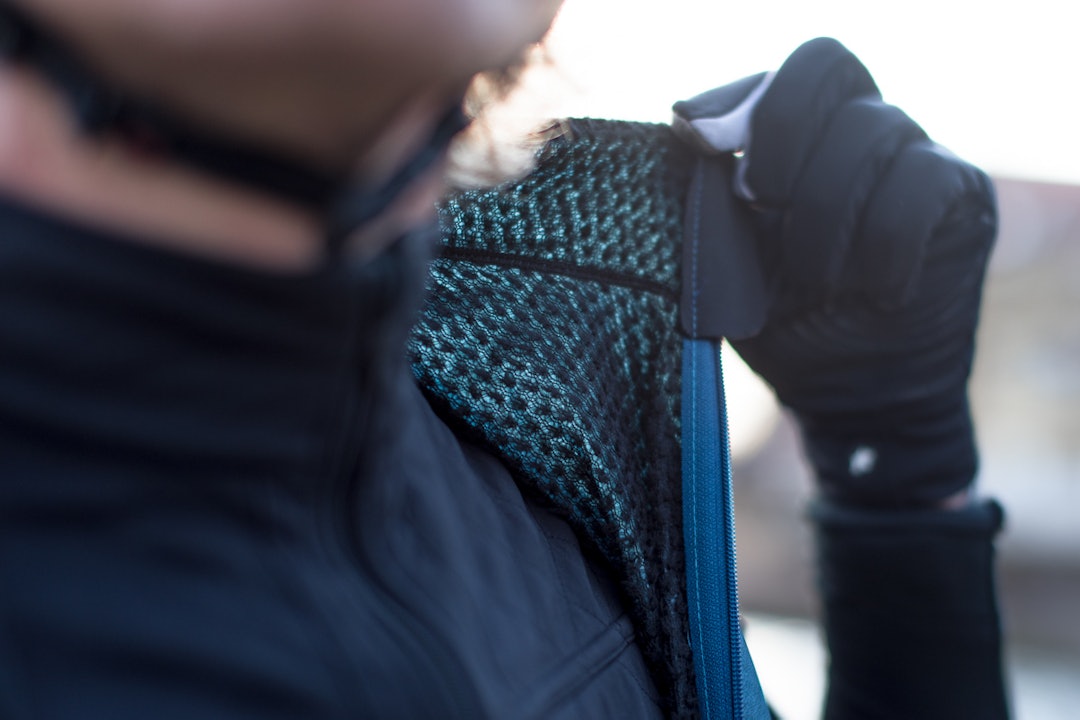 DIGG FÒR: Polartecs hårete fleece på innsiden av vesten er myk mot huden og isolerer godt over brystet. Foto: Henrik Alpers Santini Redux Genio vest