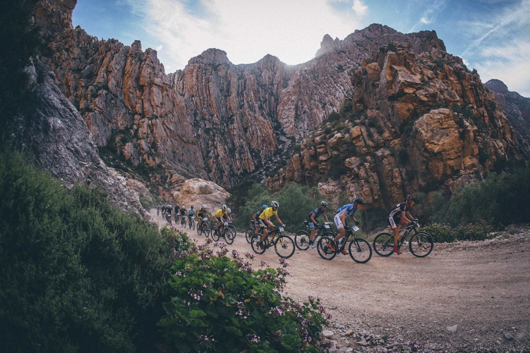 Cape Pioneer Trek har både et heftig felt og heftige omgivelser. Foto: Ewald Sadie 2015 CPT stage 5 Ewald Sadie 1400x933
