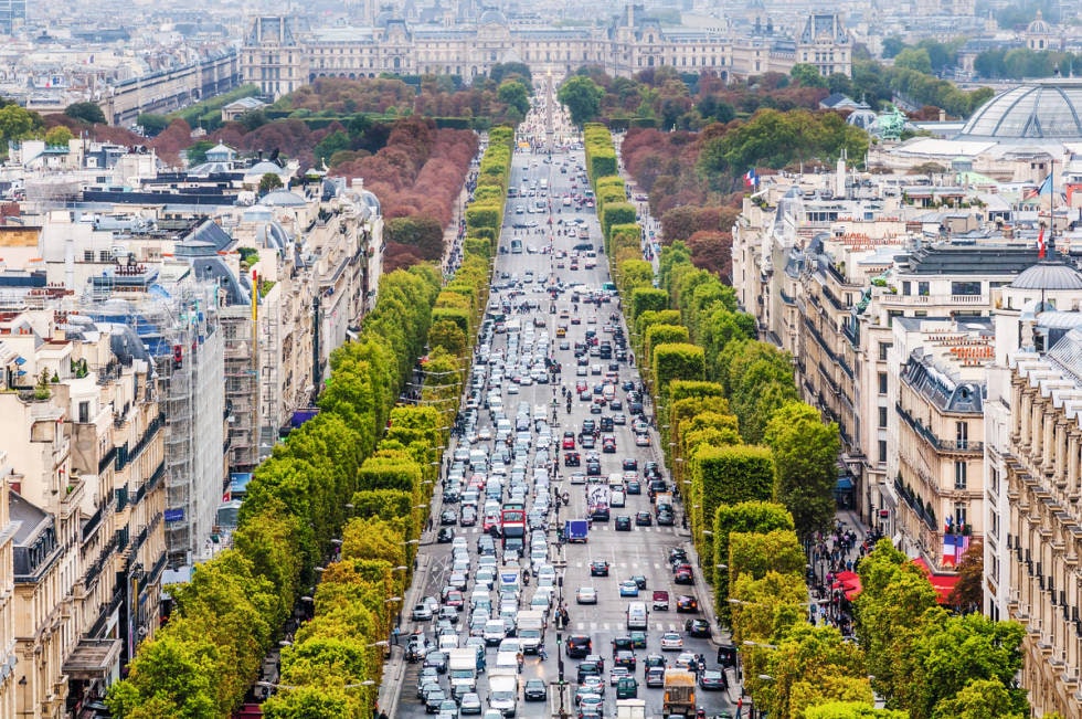 DÅRLIG FLYT: Champs-Élysées fremstår som et yndet feriemål når du ser på Tour de France, men til daglig er paradegaten en tifelts vei! Foto: Shutterstock.