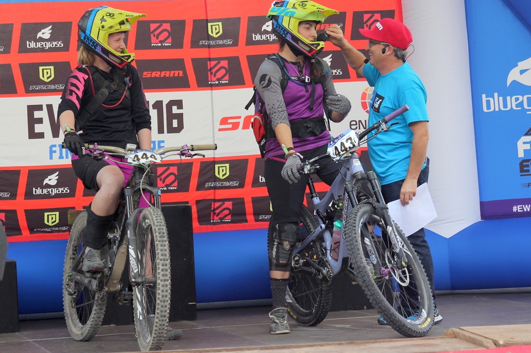 Alice Grindheim (til venstre) på start i Finale Ligure sist lørdag, sammen med Genevieve Baril fra Canada. Foto: Ingeborg Scheve Alice Grindheim - Genevieve Baril 1400x933