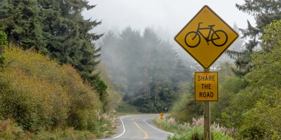 UKLART: Share The Road-skiltene vi finner i USA taler et tydelig språk, men regelverket i bånn er vanskelig å tolke. Foto: Shutterstock. share the road