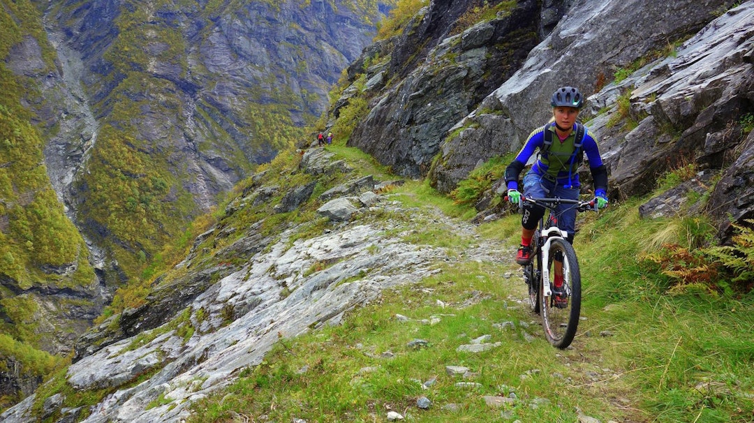 Jentene ble første til å innvie Himalayastien, foruten stibyggerne. Foto: Tommy Aslaksen Himalayastien Folven jentehelg 2016 - Tommy Aslaksen 1400x786