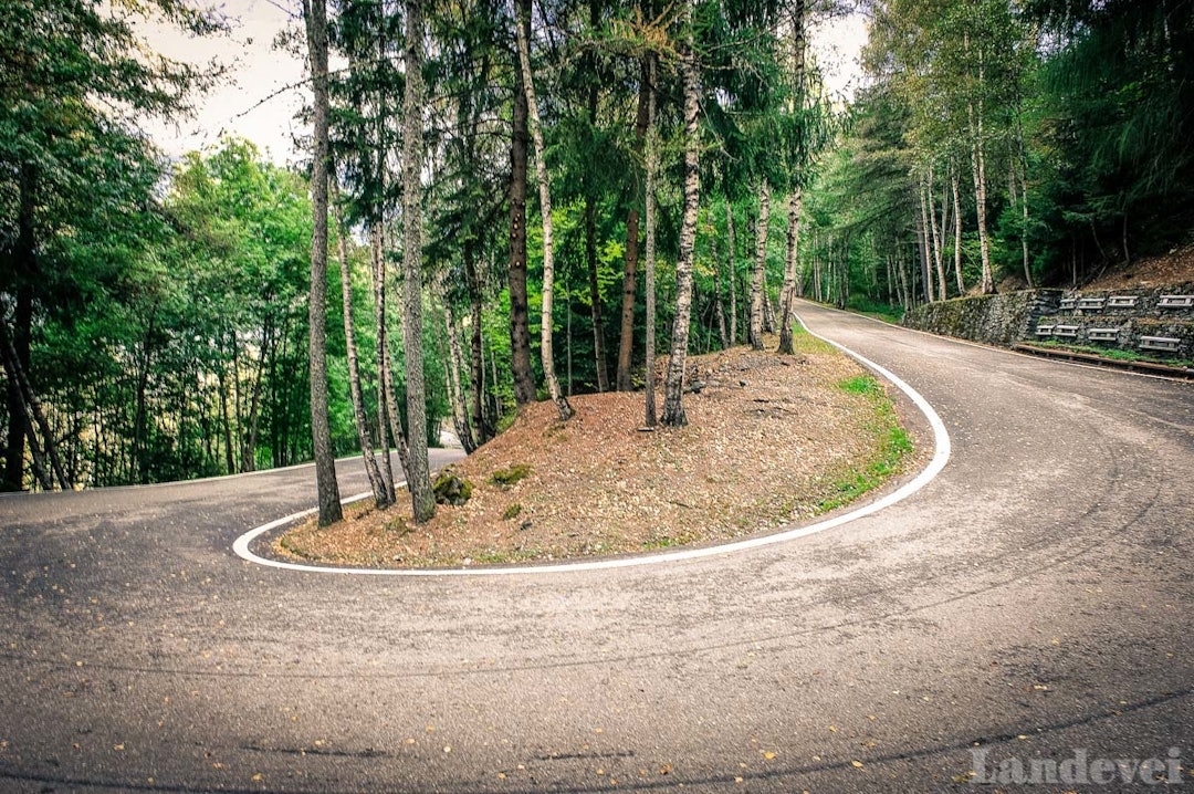 EPISK: Italia har tusenvis av blindveier i fjellene, perfekt for komprimert moro: Foto: Henrik Alpers.