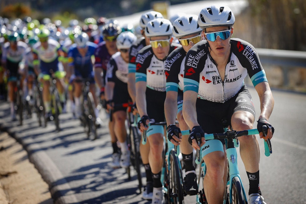 FORSØKTE: Team BikeExchange satte fart for å hekte av feltets raskeste menn, men lyktes ikke. Foto: Cor Vos amund grøndahl jansen team bikeexchange clasica de almeria(1)