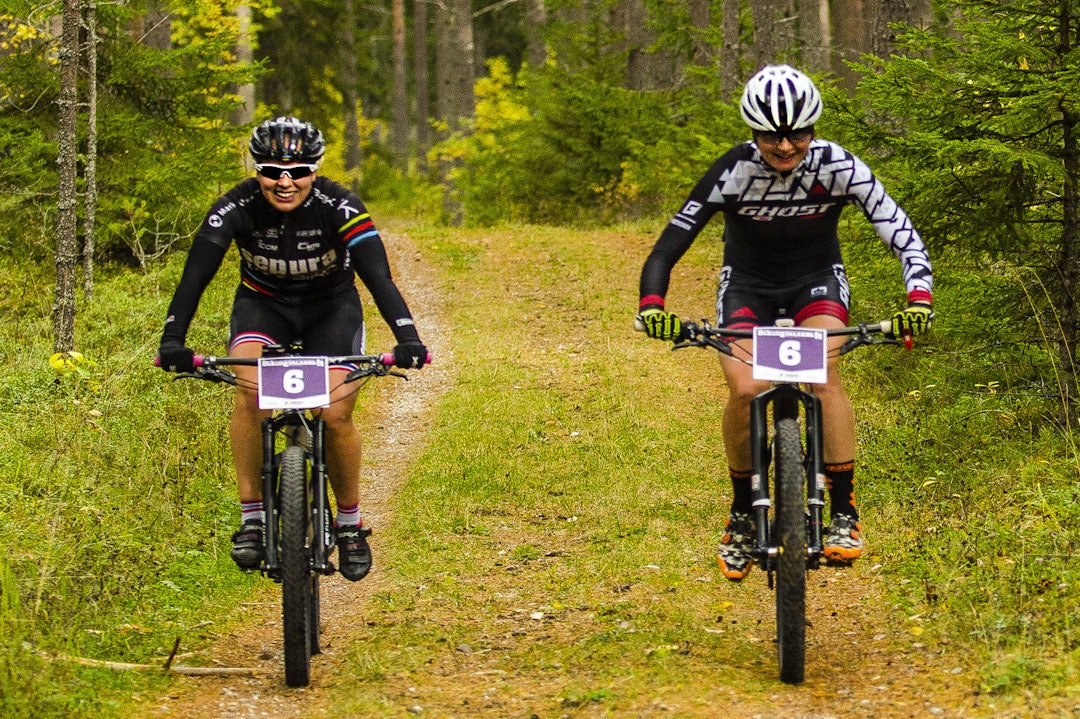Ingrid Sofie Bøe Jacobsen og Alexandra Engen vant andre etappe i dameklassen. Foto: Tom Lindström Ingrid Sofie Bøe Jacobsen - Alexandra Engen - stage 2 - Foto Tom Lindström 1400x933