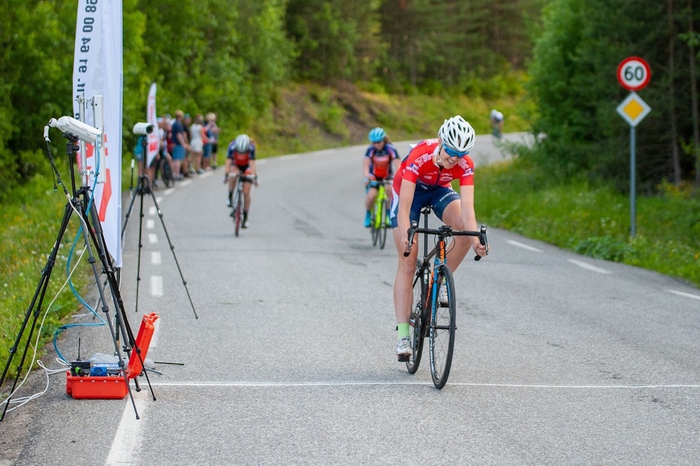 PROLOGSEIER: Mari Bergendahl vant første dag av Rojan Rundfahrt foran Elisabeth Sveum og Stine Hasund Eid. Foto: Audun Morgestad