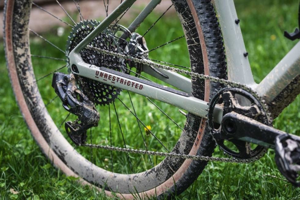 BLANDINGSOPPSETT: Du kan bruke Force AXS-hendler med XX1 Eagle AXS terrengbakgir, men med det nye 36T Max-bakgiret blir dette litt mindre kritisk. Force og XX1 AXS