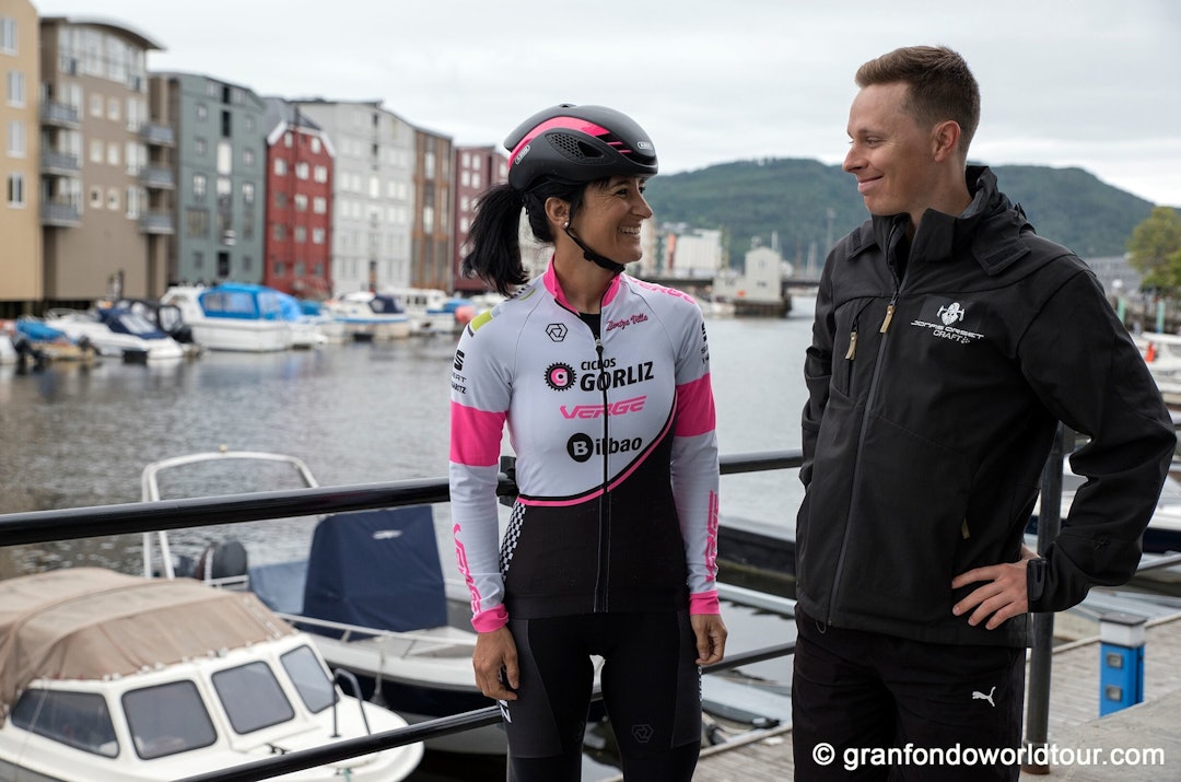 PRE RACE INTERVIEW: Før start ville Gran Fondo World Tour lage en liten sak av meg og Ziortza Villa fra Baskerland. Foto: Grand Fondo World Tour PRE RACE INTERVIEW: Før start ville Gran Fondo World Tour lage en liten sak av meg og Ziortza Villa fra Baskerland. Foto: Grand Fondo World Tour