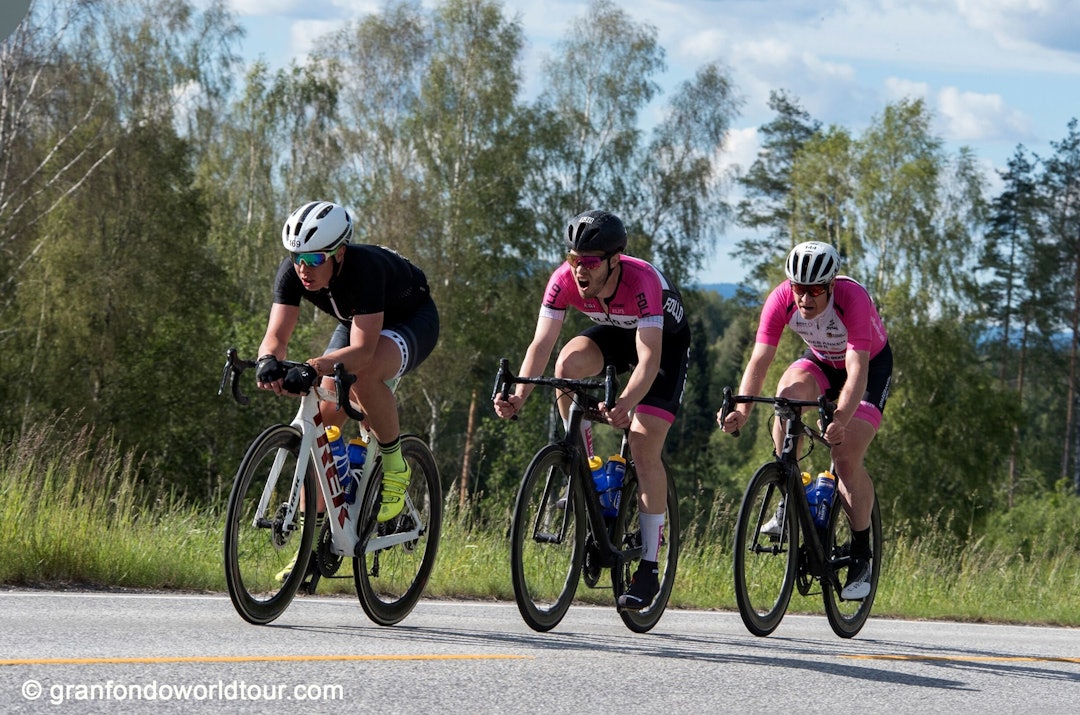 NÅ ELLER ALDRI: For meg var et nå det gjaldt og jeg la meg i sæla. Foto: Gran Fondo World Tour NÅ ELLER ALDRI: For meg var et nå det gjaldt og jeg la meg i sæla. Foto: Gran Fondo World Tour