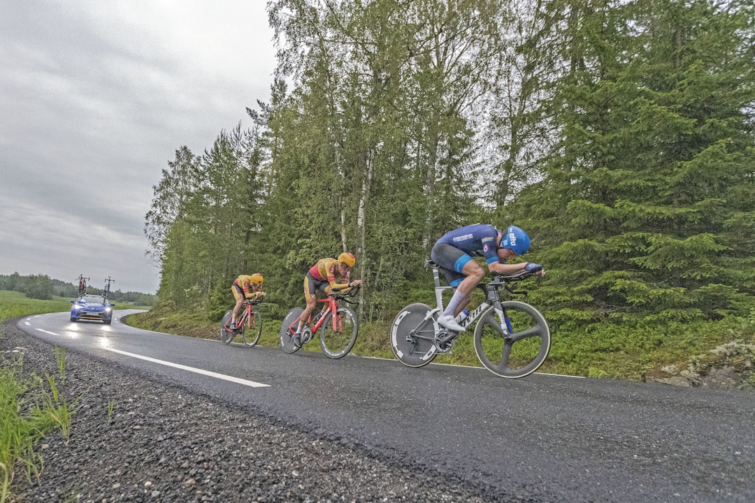 VÅTT: Søren Wærenskjold i Ringerike SK forteller om glatte forhold i svingene. Foto: Ola Morken VÅTT: Søren Wærenskjold i Ringerike SK forteller om glatte forhold i svingene. Foto: Ola Morken