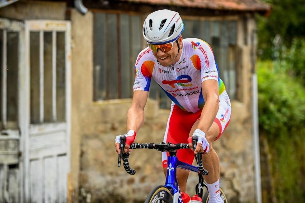 RØYK UT: En blytung dag i Andorra sendt Edvald Boasson-Hagen hjem fra Tour de France i sjokk. Foto: TotalEnergies edvald boasson-hagen, totalenergies