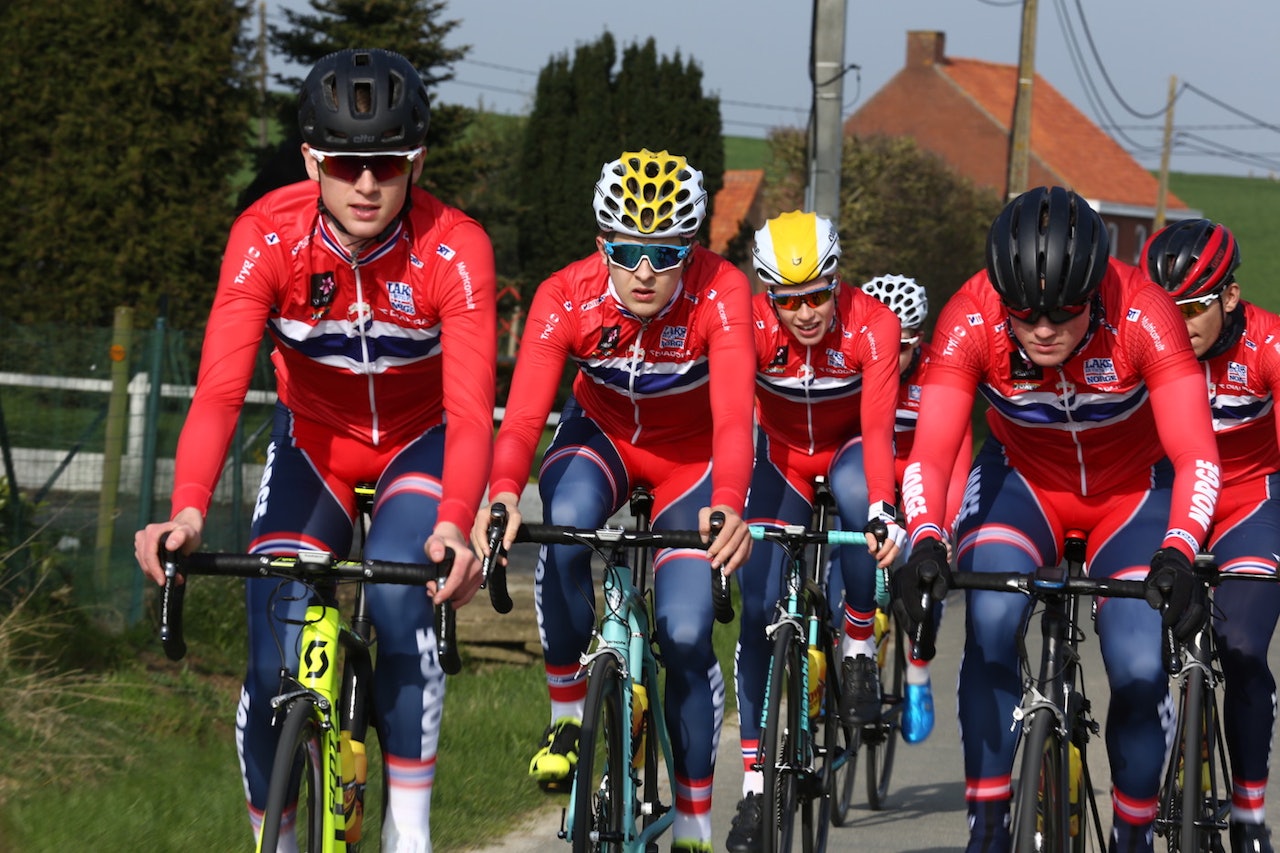 GENT-WEVELGEM: Idar Andersen fra Gauldal SK (lengst til venstre) ble nummer åtte i helgas vårklassiker. Her med resten av laget (fra venstre) Andre Heggø (Ringerike SK), Andreas Leknessund (Ringerike SK) og Einar Liseth Pedersen (Åsane CK) fremst til høyre. Foto: Erik Edland TV2 GENT-WEVELGEM: Idar Andersen fra Gauldal SK (lengst til venstre) ble nummer åtte i helgas vårklassiker. Her med resten av laget (fra venstre) Andre Heggø (Ringerike SK), Andreas Leknessund (Ringerike SK) og Einar Liseth Pedersen (Åsane CK) fremst til høyre. Foto: Erik Edland TV2