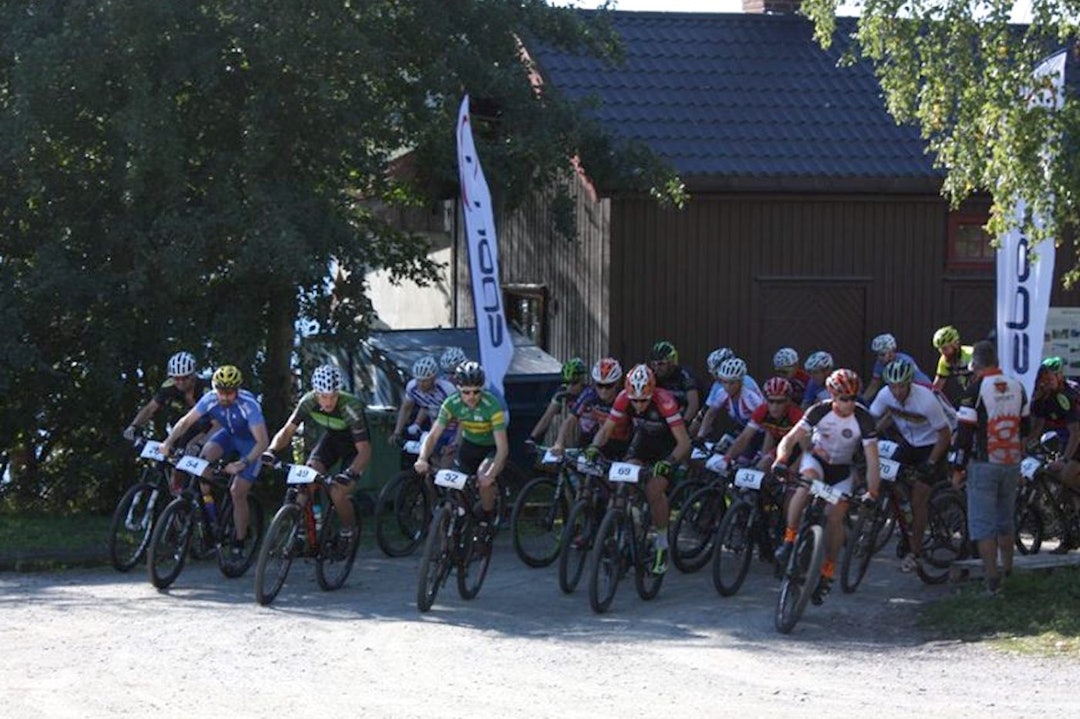 Feltet på vei ut fra start. Foto: Arrangøren Start Lygna Opp 2016 - Foto Arrangøren 1400x933