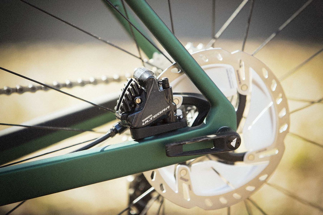 LEKKER: Sykkelen kommer bare med en hurtigkobling. Denne kan nappes ut, og så brukes på forhjulet – eller omvendt.