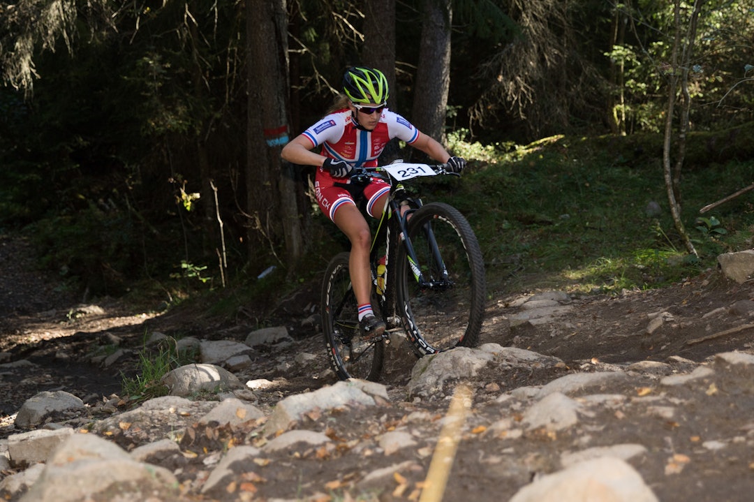 Thea Siggerud fikk slite på den siste Norgescuprunden, men vant likevel både rittet og cupen overlegent. Foto: Bengt Ove Sannes Thea Siggerud - NC 10 XCO - Bengt Ove Sannes - 1400x933